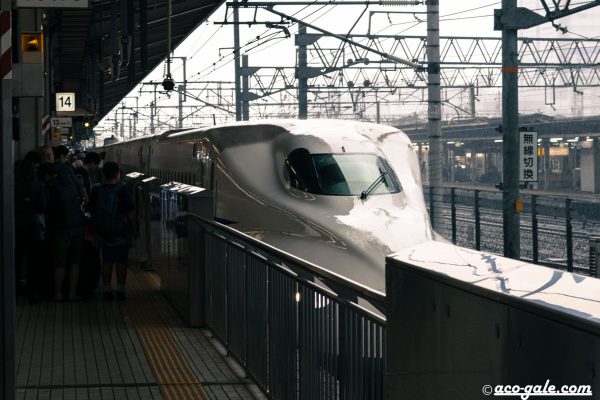 新幹線で大きなテーブルが欲しいときは最前列の席を選ぼう!