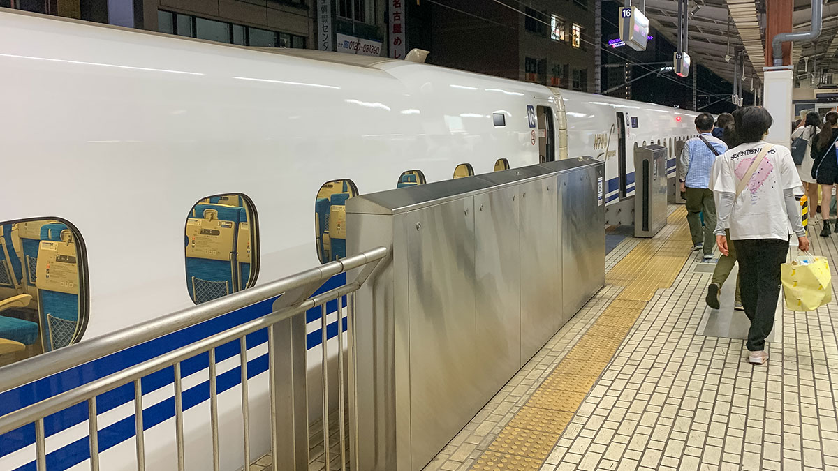 最終の新幹線「ひかり669号」に乗って、東京駅から名古屋駅へ