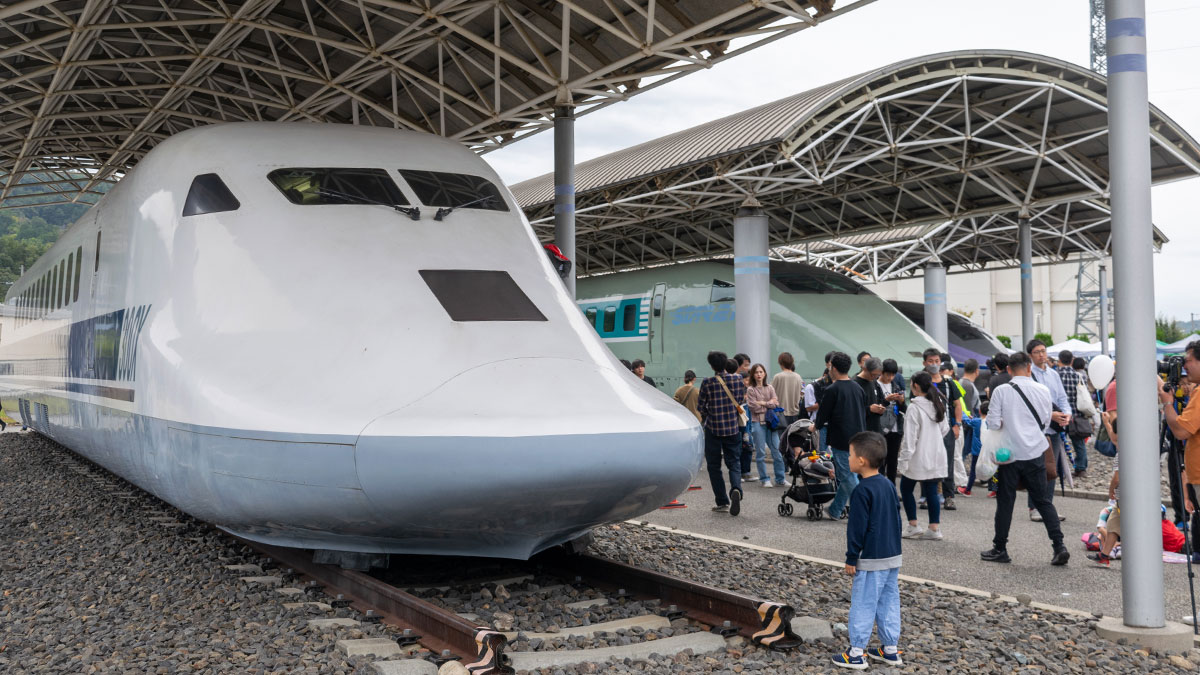 米原駅前で新幹線試験車両を間近で見られるイベント「まいばらノリ乗りFes」